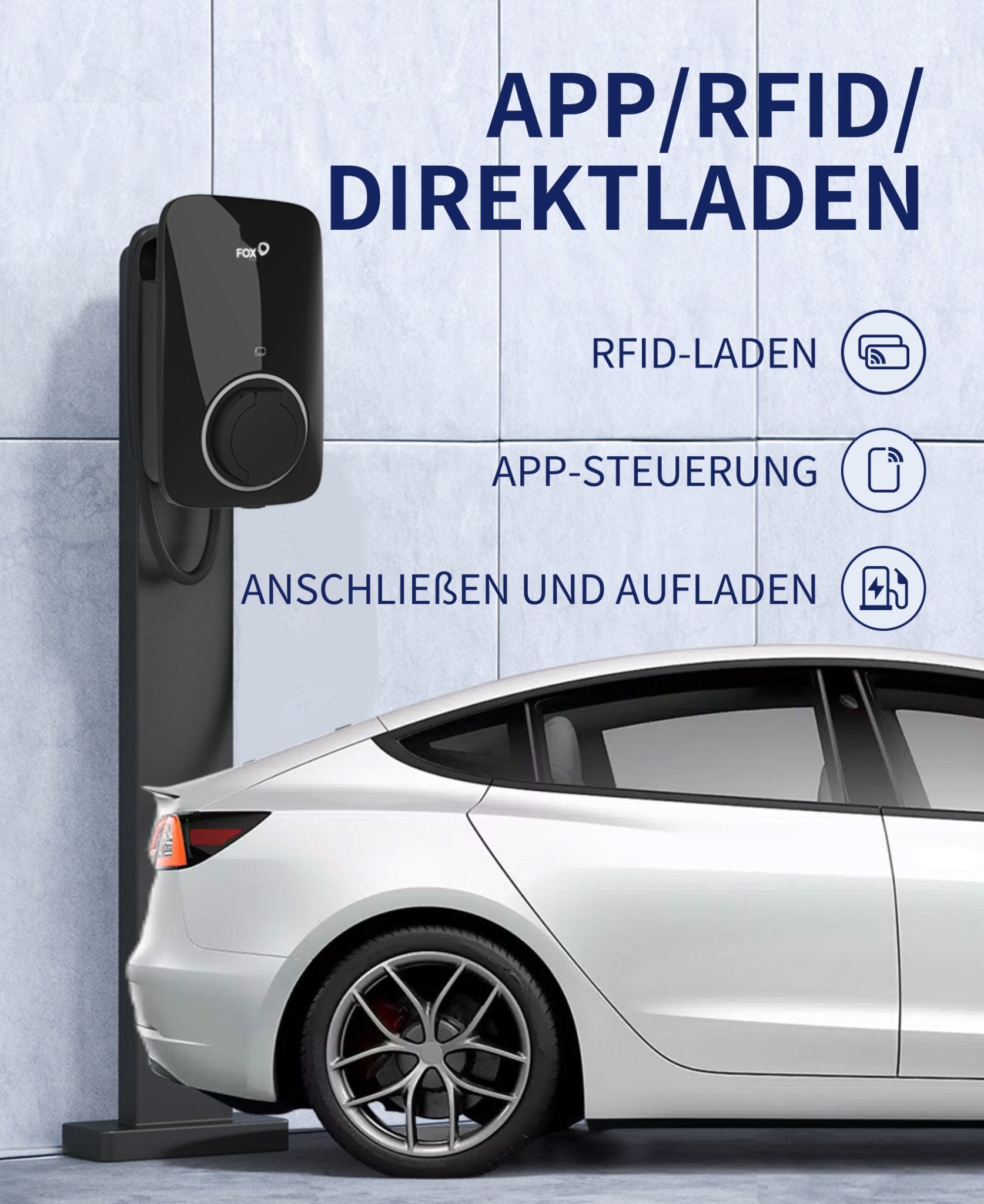 Es wird eine schwarze FoxESS 22 kW Wallbox für Elektrofahrzeuge gezeigt, die bereit ist, das Fahrzeug aufzuladen. Diese Wallbox unterstützt APP-Steuerung, RFID-Laden und Direktladen. Einfach anschließen und aufladen.
